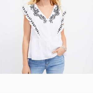 NWT Cute lightweight white top with navy detail